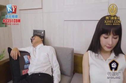Phim sex địt nhau trên xe Chị gái hiếp dâm em gái đáng thương